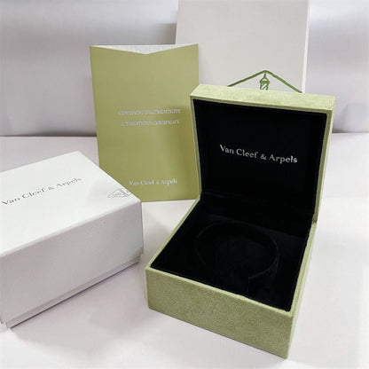 ¡®Aura Jewels¡¯VA CLOVER BRACELET NECKLACE RING BOX GIFT BAG