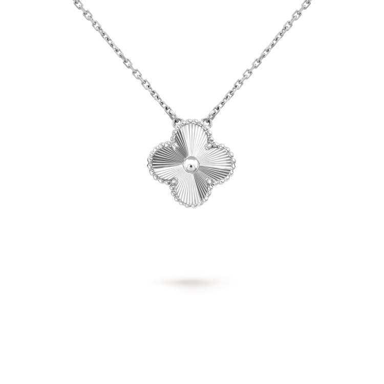 ¡®Aura Jewels¡¯CLOVER 15MM LASER NECKLACE SILVER