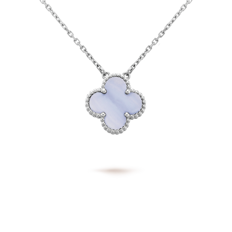 ¡®Aura Jewels¡¯CLOVER 15MM BLUE CHALCEDONY NECKLACE SILVER