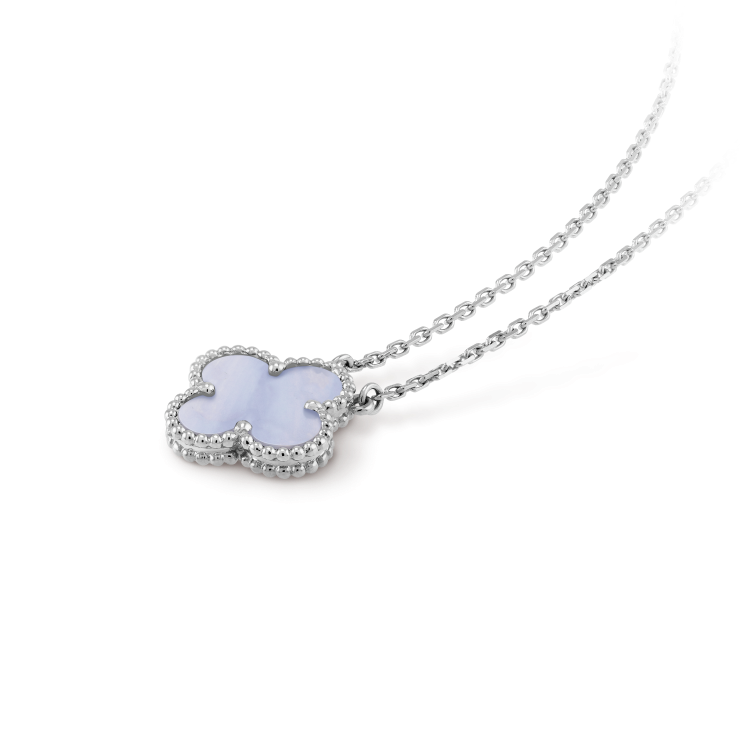 ¡®Aura Jewels¡¯CLOVER 15MM BLUE CHALCEDONY NECKLACE SILVER