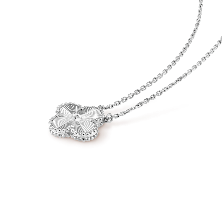 ¡®Aura Jewels¡¯CLOVER 15MM LASER NECKLACE SILVER