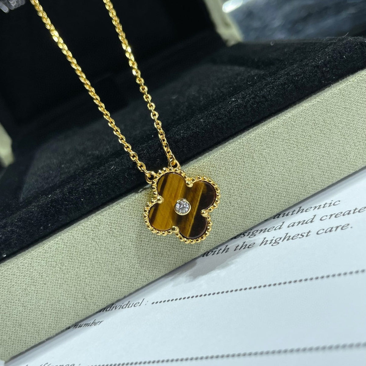 ¡®Aura Jewels¡¯CLOVER 15MM DIAMOND AND YELLOW TIGER'S EYE AGATE necklace
