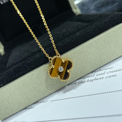 ¡®Aura Jewels¡¯CLOVER 15MM DIAMOND AND YELLOW TIGER'S EYE AGATE necklace