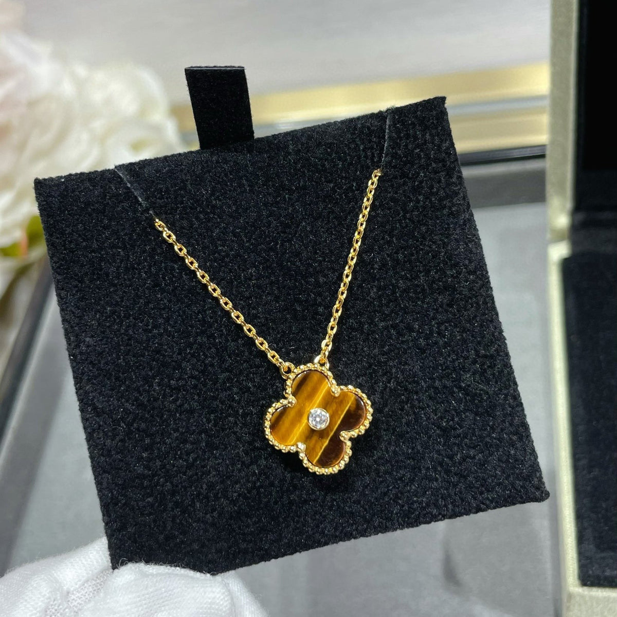 ¡®Aura Jewels¡¯CLOVER 15MM DIAMOND AND YELLOW TIGER'S EYE AGATE necklace