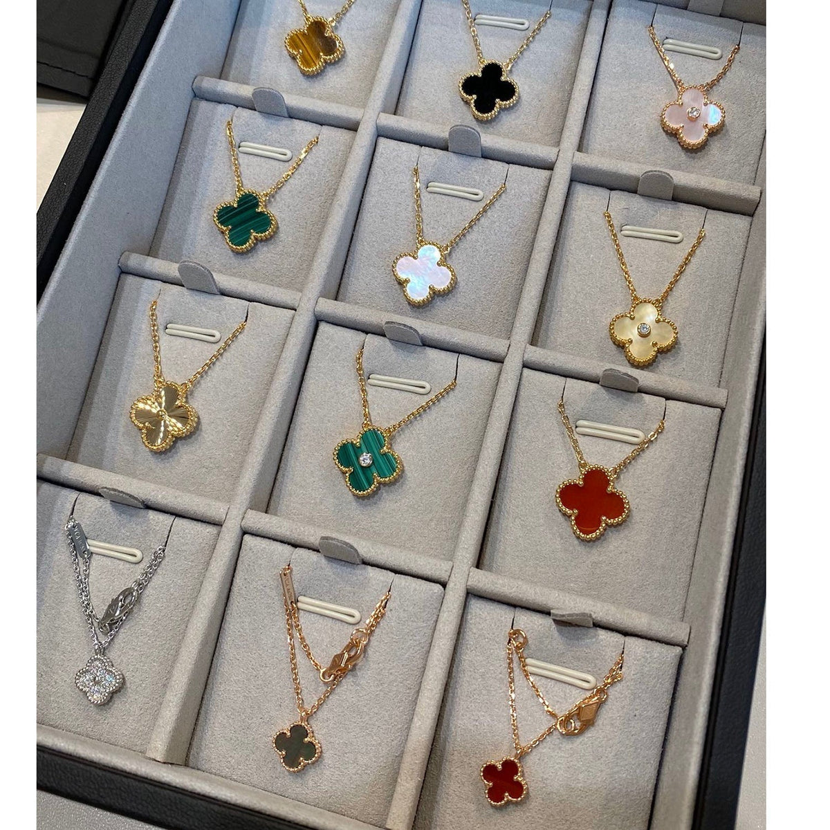 ¡®Aura Jewels¡¯CLOVER 15MM LASER NECKLACE