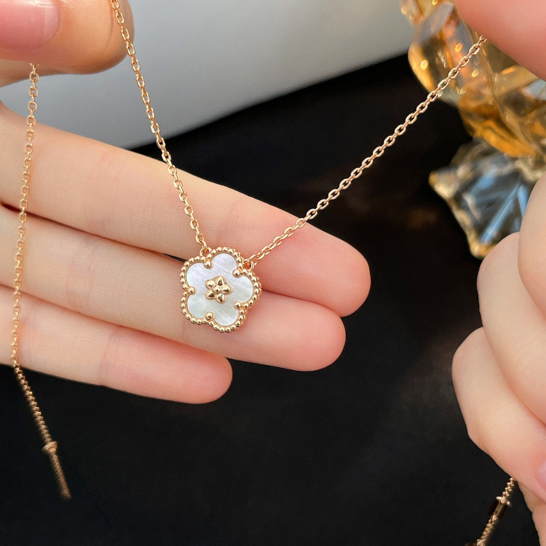 ¡®Aura Jewels¡¯LUCKY  WHITE MOP  PLUM BLOSSOM NECKLACE