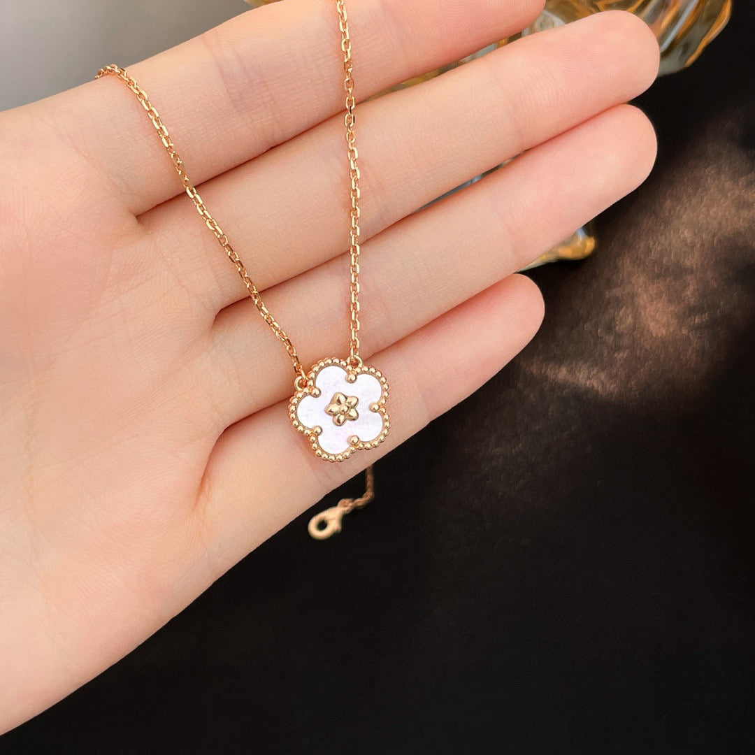 ¡®Aura Jewels¡¯LUCKY  WHITE MOP  PLUM BLOSSOM NECKLACE