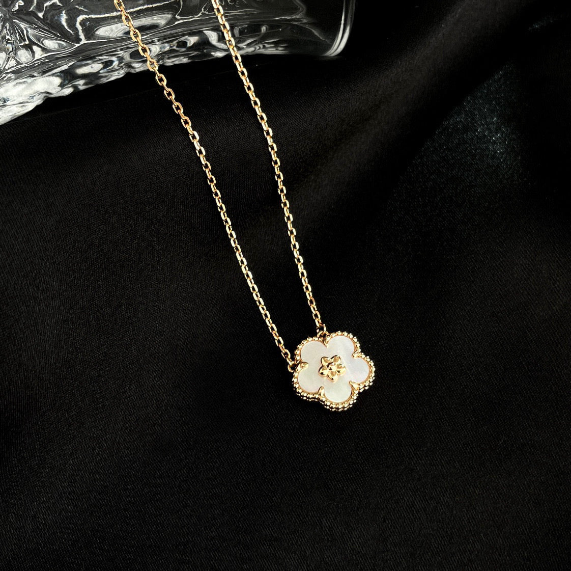 ¡®Aura Jewels¡¯LUCKY  WHITE MOP  PLUM BLOSSOM NECKLACE