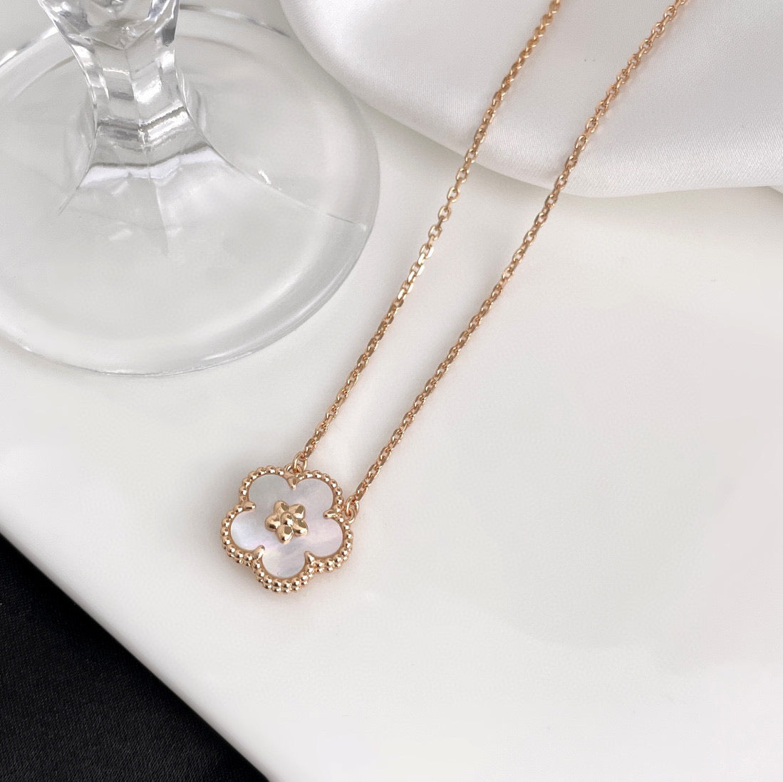 ¡®Aura Jewels¡¯LUCKY  WHITE MOP  PLUM BLOSSOM NECKLACE