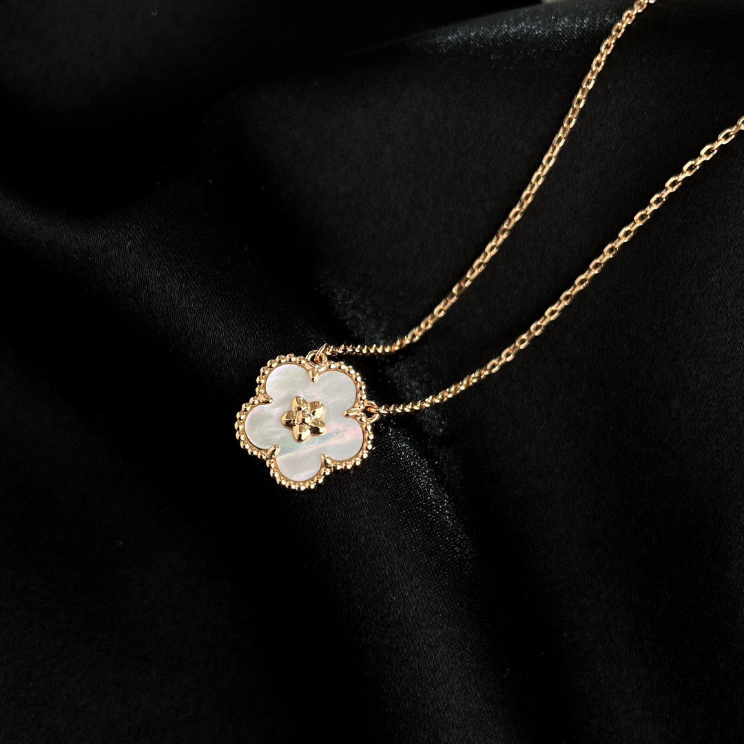 ¡®Aura Jewels¡¯LUCKY  WHITE MOP  PLUM BLOSSOM NECKLACE