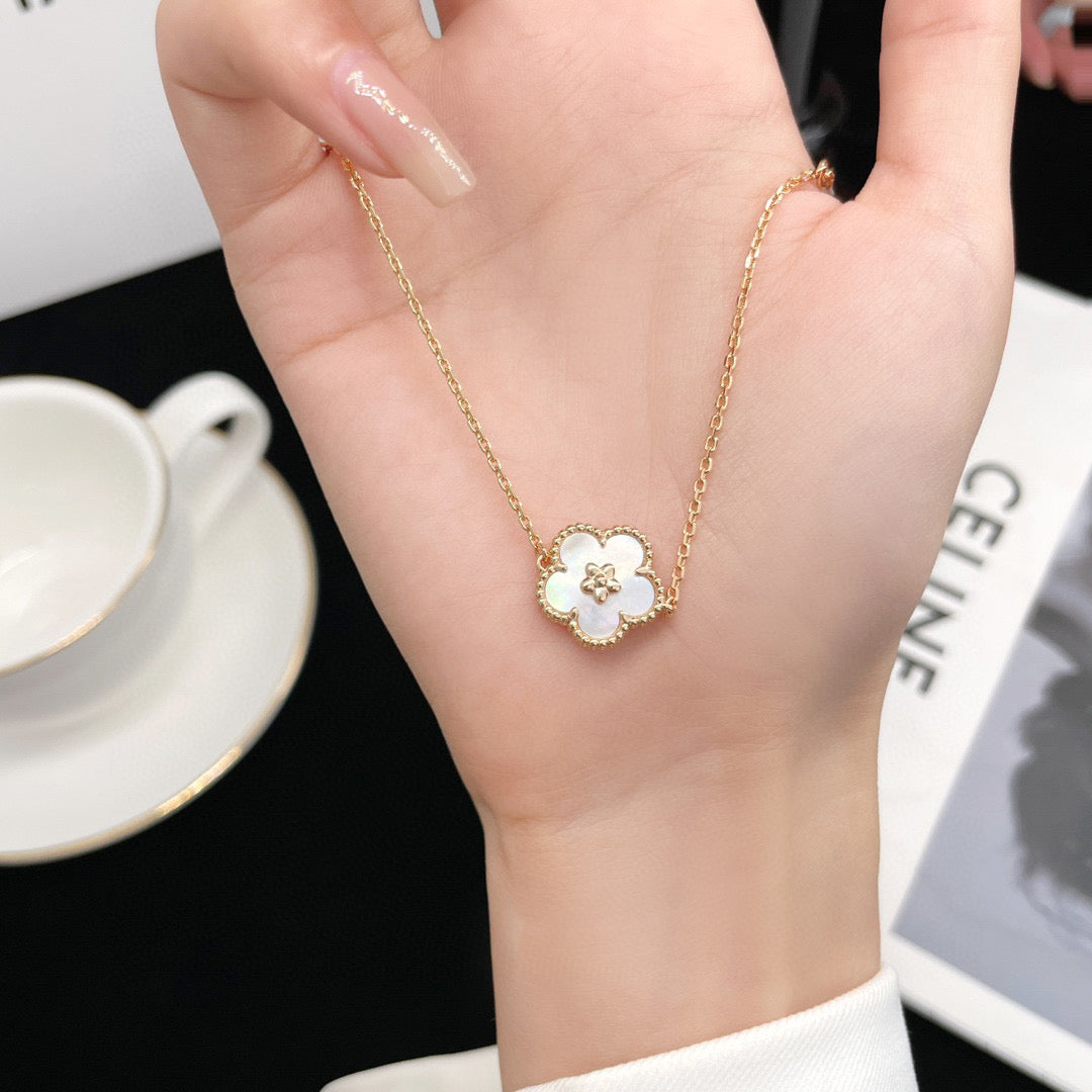 ¡®Aura Jewels¡¯LUCKY WHITE MOP PLUM BLOSSOM  BRACELET