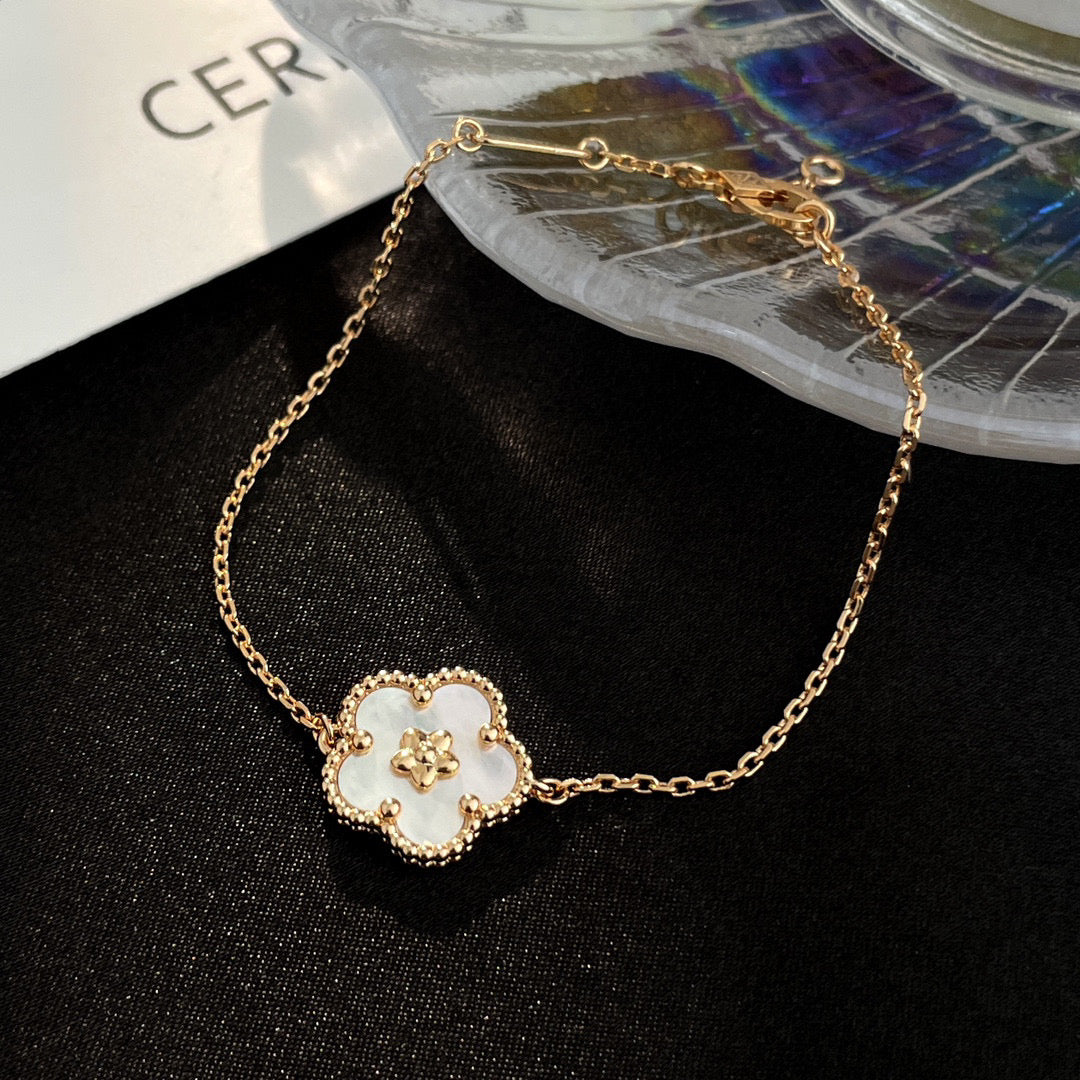 ¡®Aura Jewels¡¯LUCKY WHITE MOP PLUM BLOSSOM  BRACELET