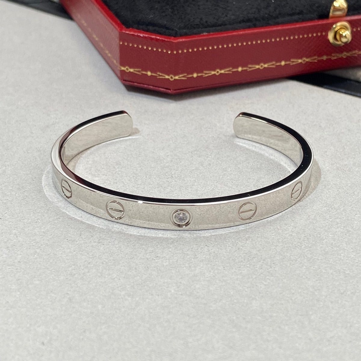 ¡®Aura Jewels¡¯LOVE BRACELET 6.1MM 1 DIAMOND OPEN CUFF