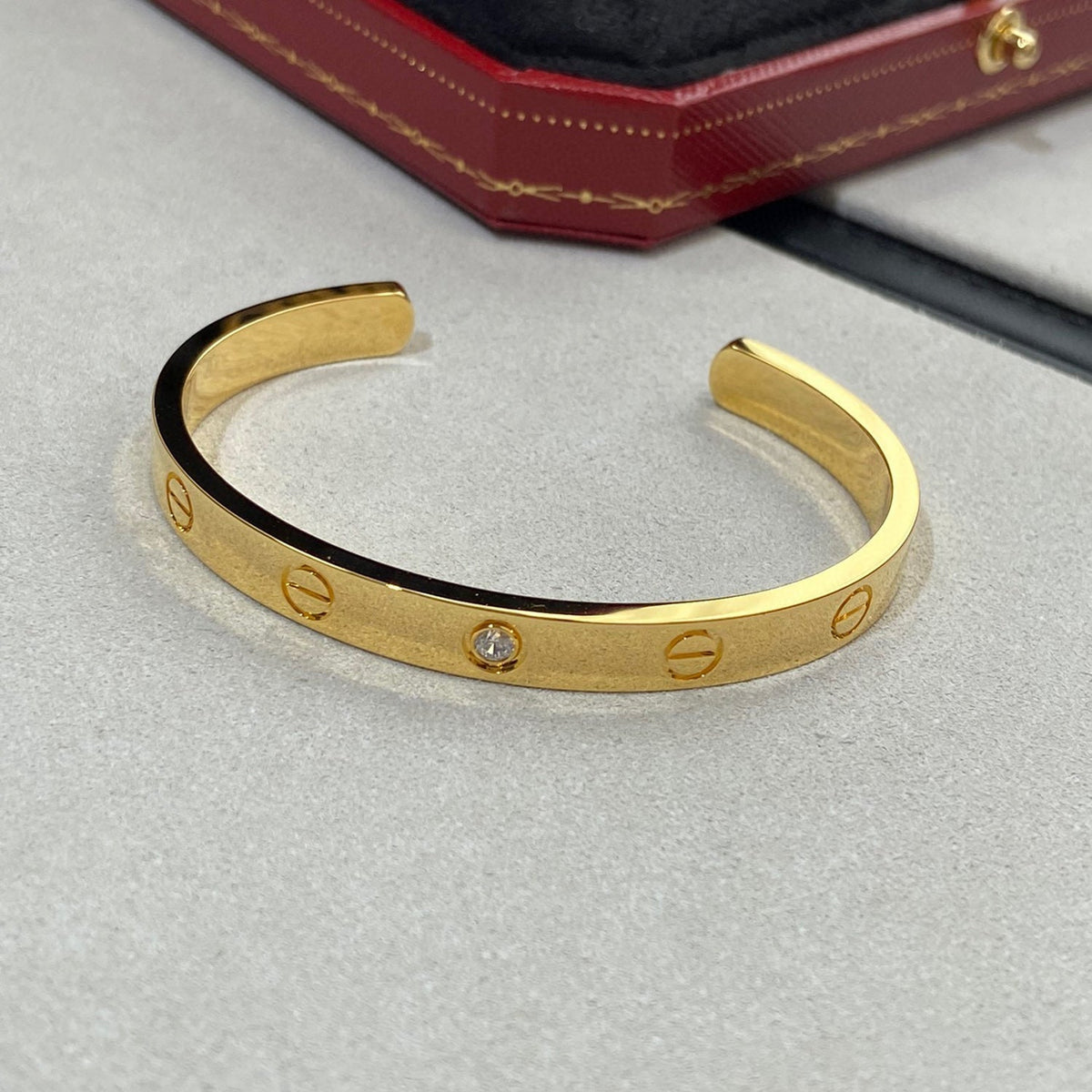 ¡®Aura Jewels¡¯LOVE BRACELET 6.1MM 1 DIAMOND OPEN CUFF