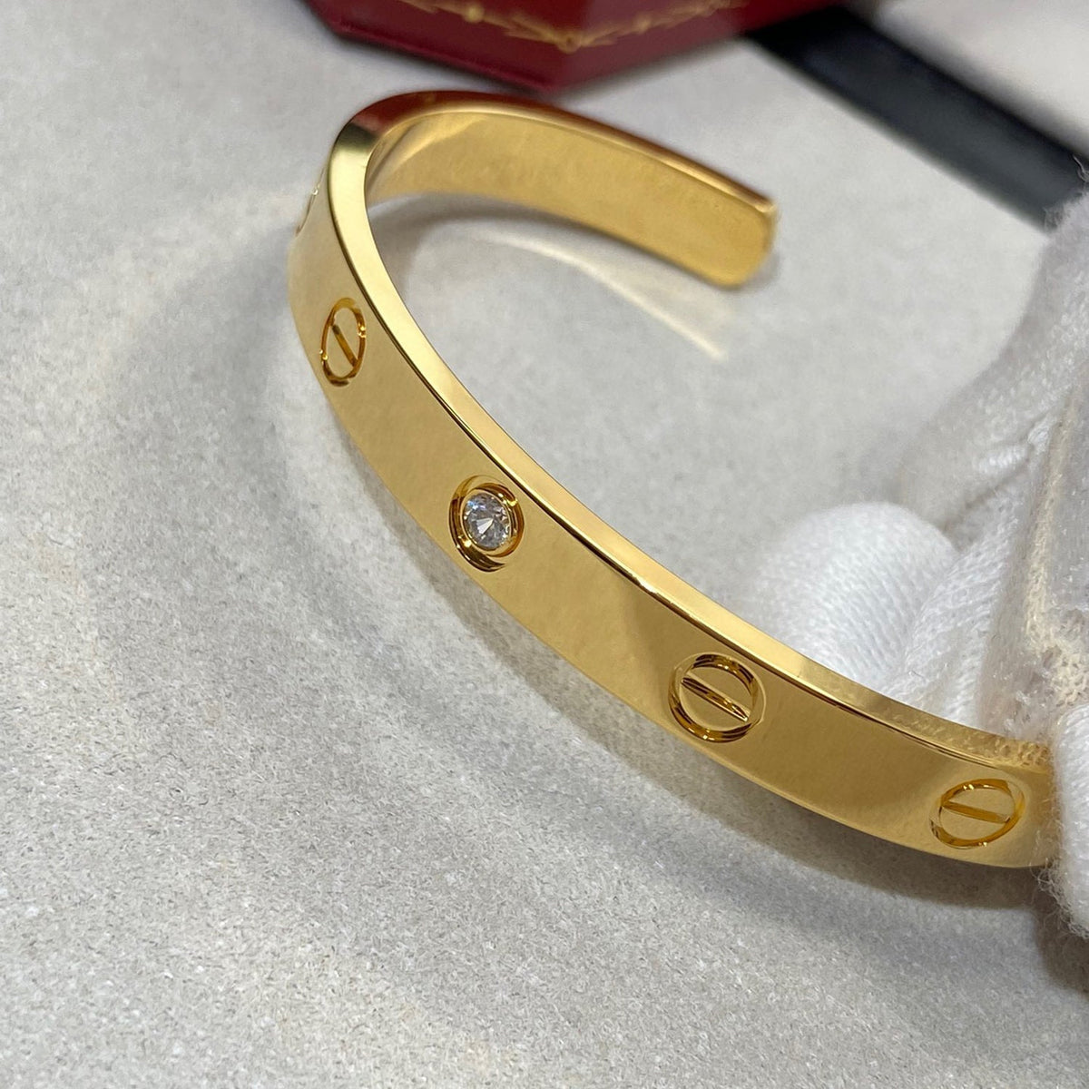 ¡®Aura Jewels¡¯LOVE BRACELET 6.1MM 1 DIAMOND OPEN CUFF