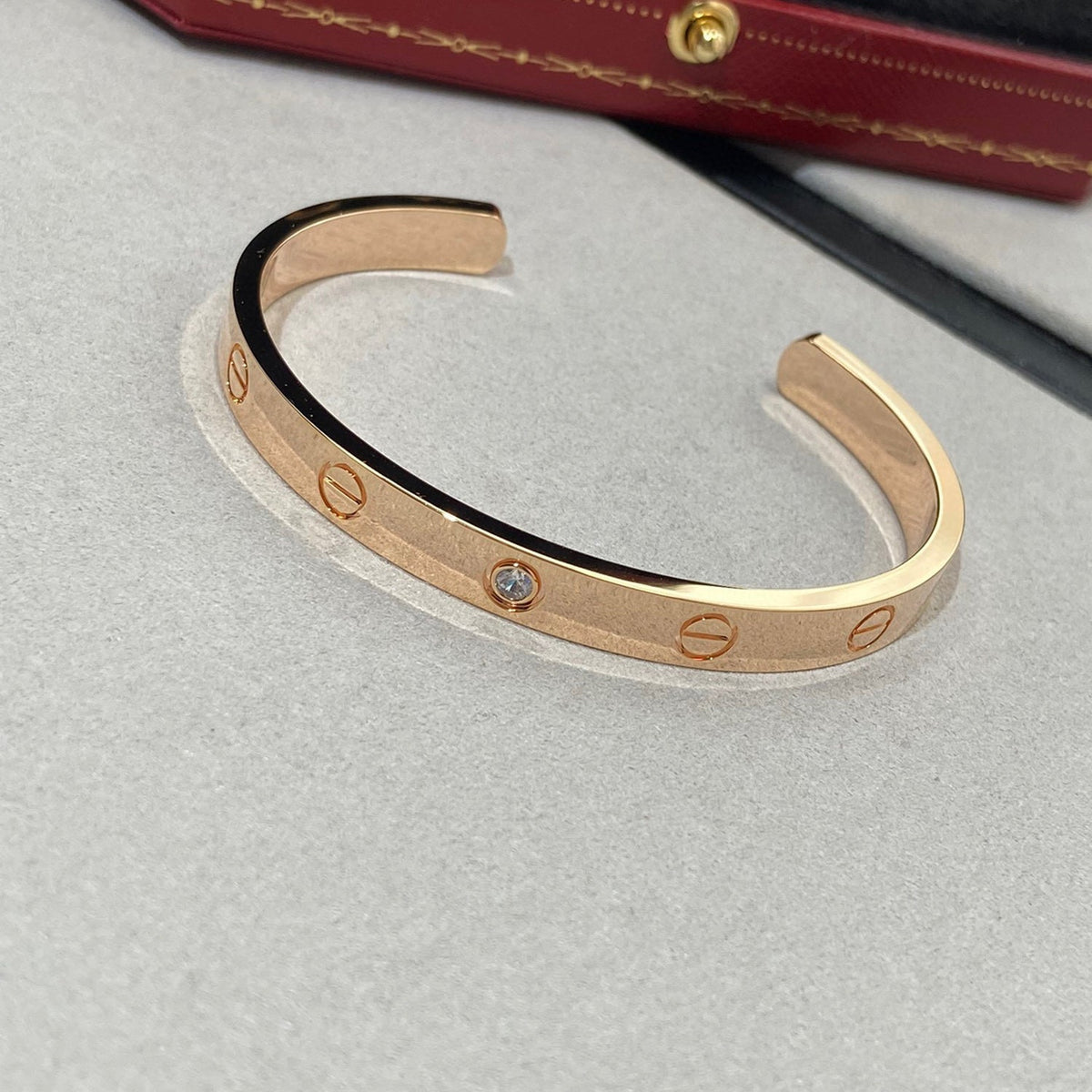 ¡®Aura Jewels¡¯LOVE BRACELET 6.1MM 1 DIAMOND OPEN CUFF