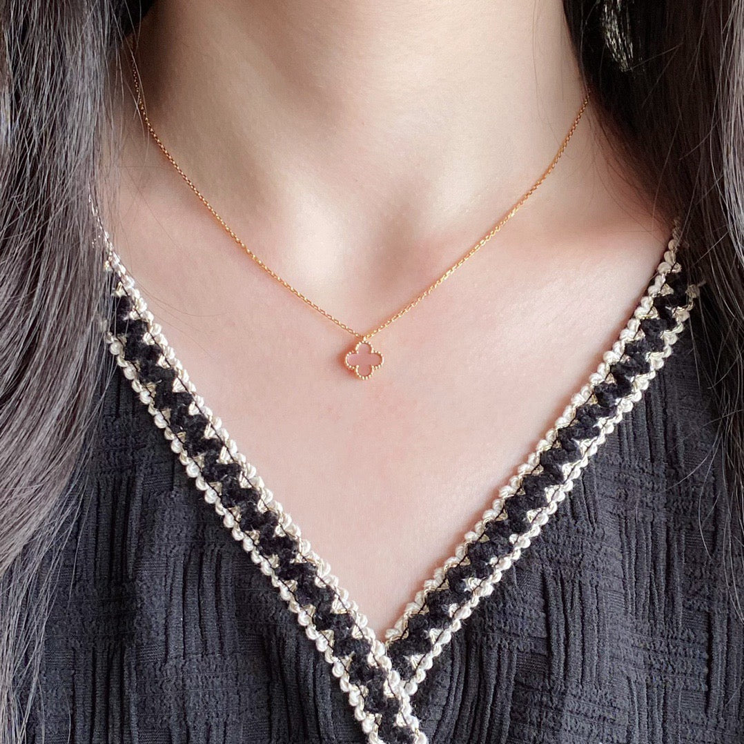 ¡®Aura Jewels¡¯CLOVER 15MM PINK MOTHER-OF-PEARL SINGLE FLOWER NECKLACE
