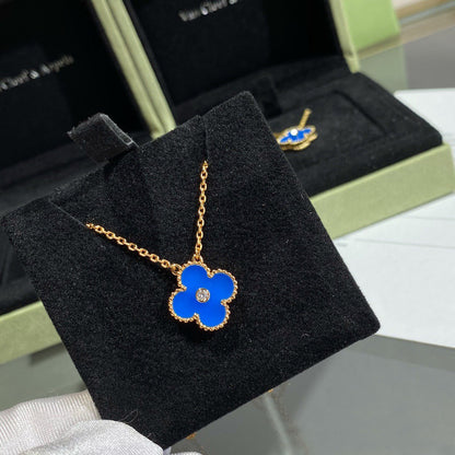 ¡®Aura Jewels¡¯CLOVER 15MM DIAMOND AND BLUE AGATE NECKLACE