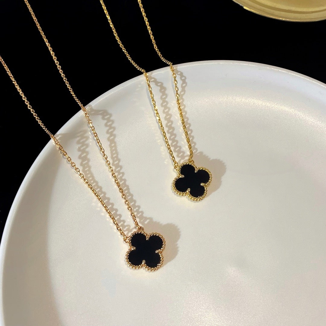 ¡®Aura Jewels¡¯CLOVER 15MM BLACK ONYX SINGLE FLOWER NECKLACE