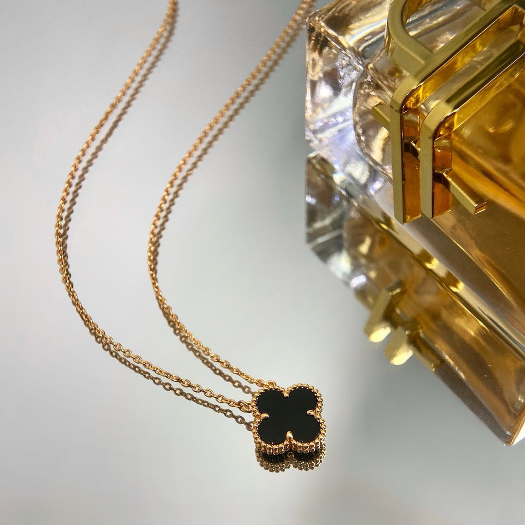 ¡®Aura Jewels¡¯CLOVER 15MM BLACK ONYX SINGLE FLOWER NECKLACE