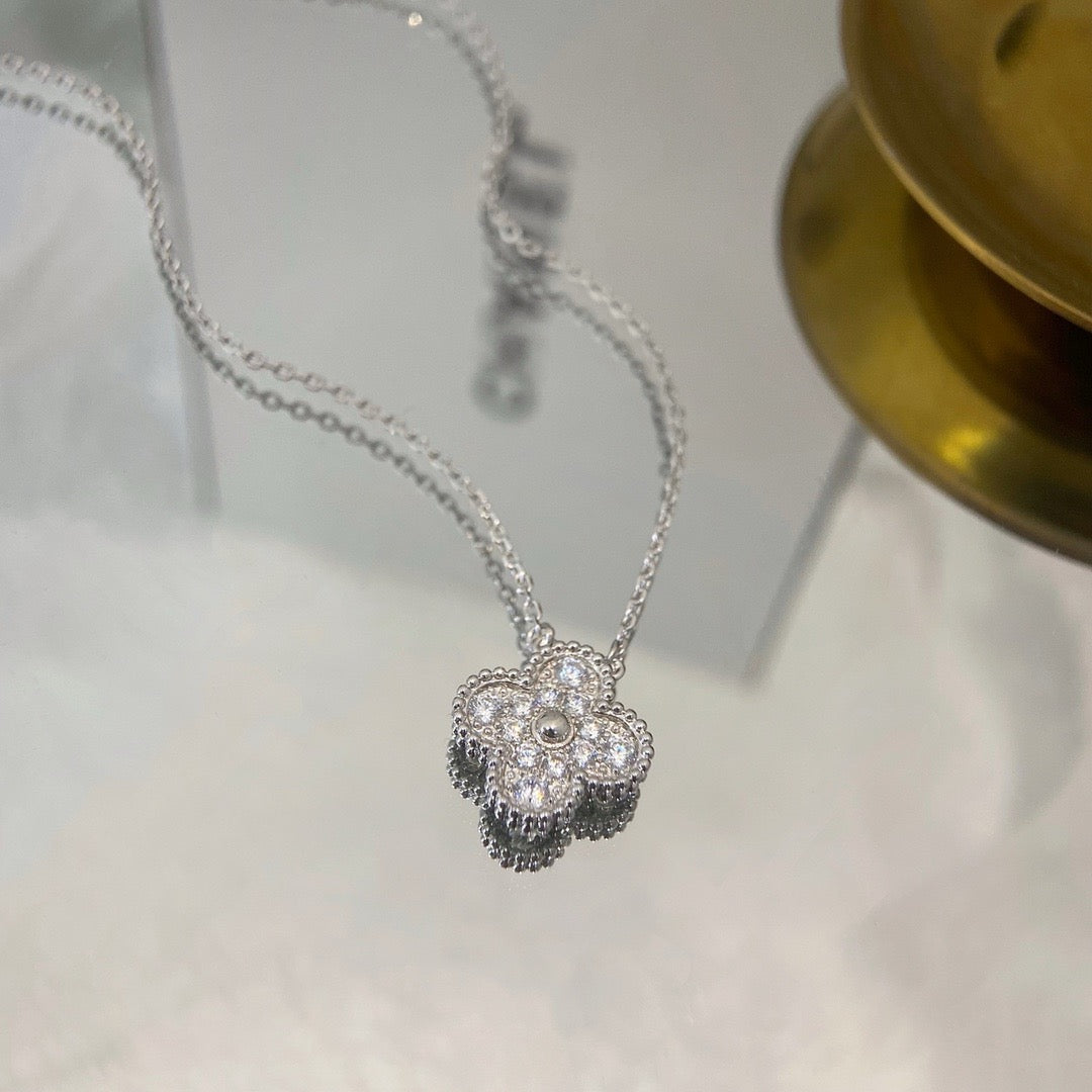 ¡®Aura Jewels¡¯CLOVER 15MM DIAMOND SINGLE FLOWER NECKLACE
