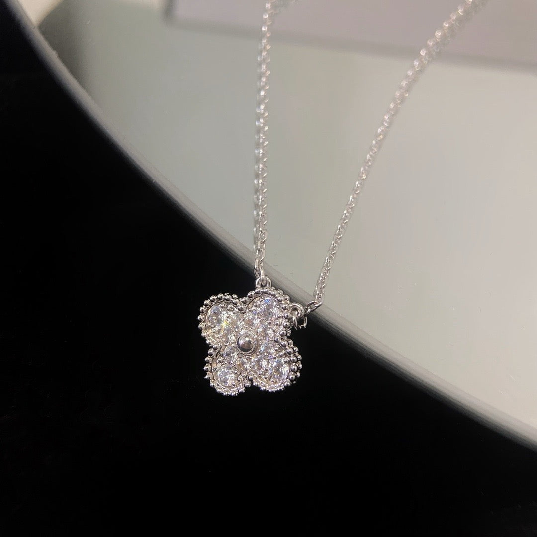¡®Aura Jewels¡¯CLOVER 15MM DIAMOND SINGLE FLOWER NECKLACE