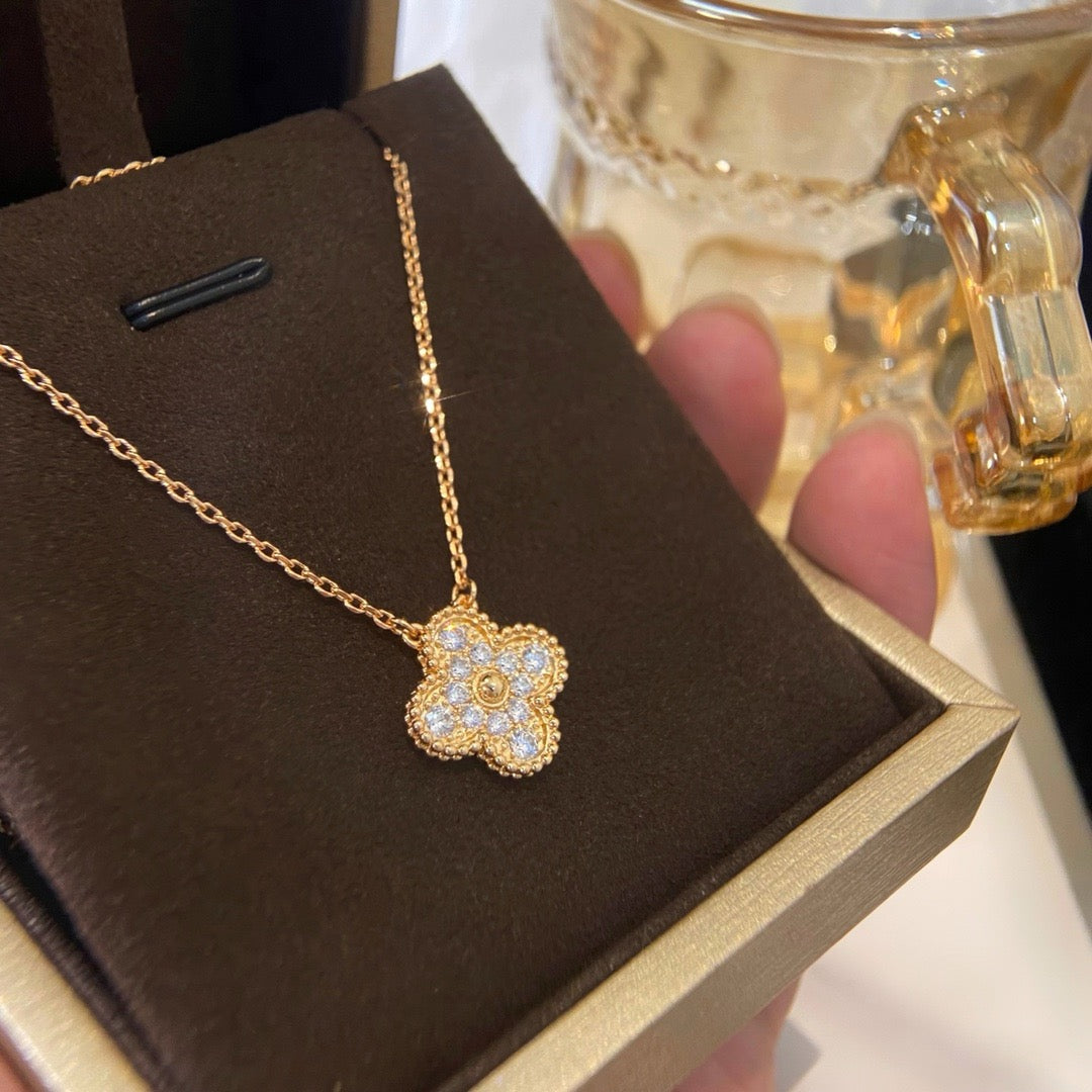 ¡®Aura Jewels¡¯CLOVER 15MM DIAMOND SINGLE FLOWER NECKLACE