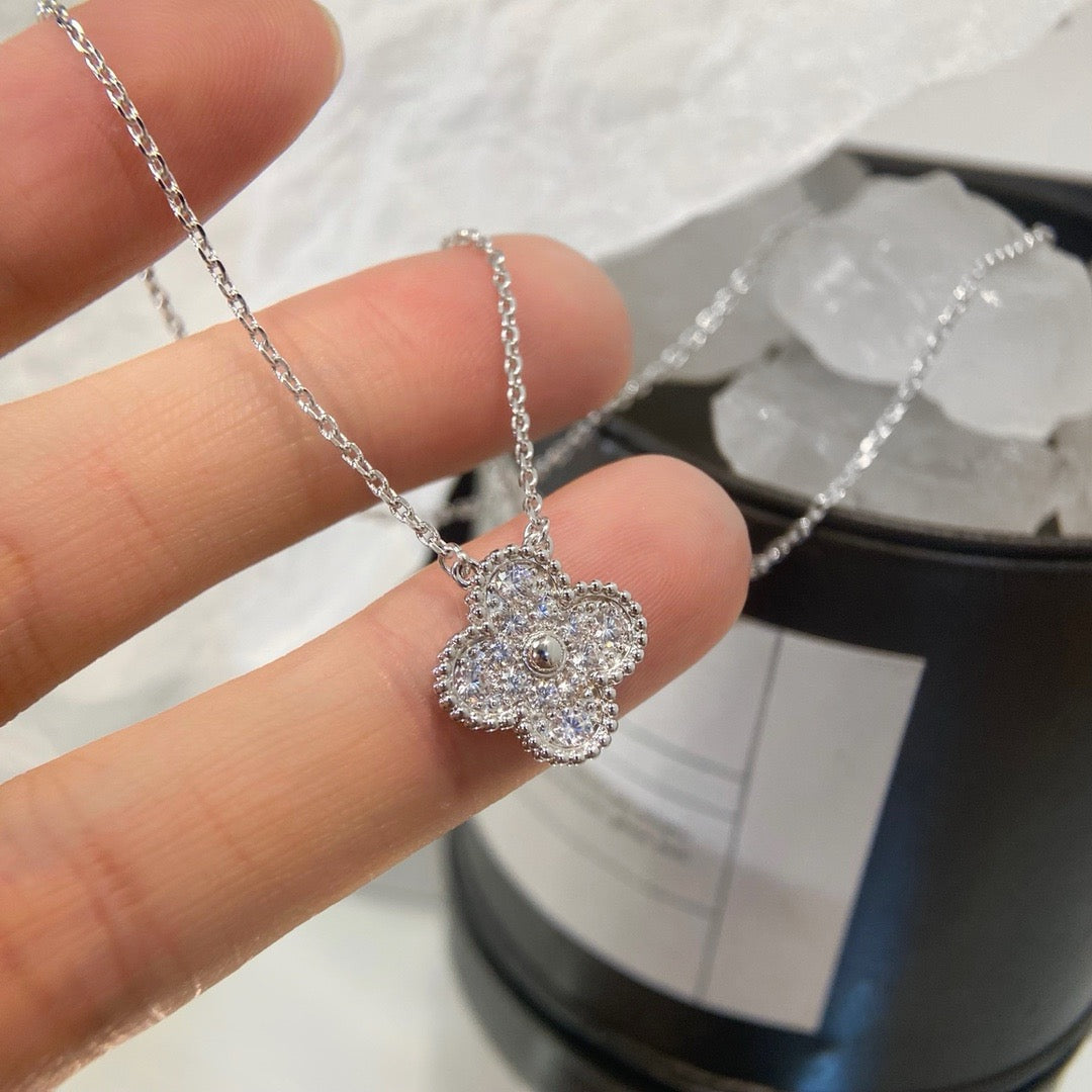 ¡®Aura Jewels¡¯CLOVER 15MM DIAMOND SINGLE FLOWER NECKLACE