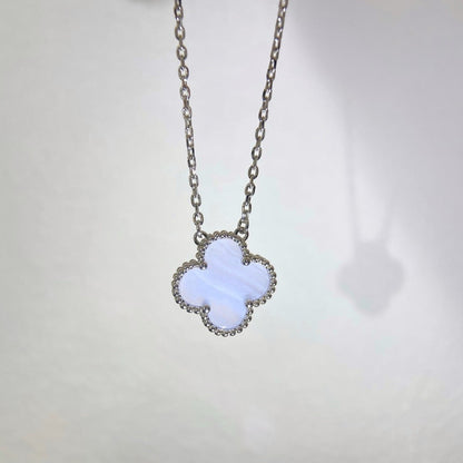 ¡®Aura Jewels¡¯CLOVER 15MM BLUE CHALCEDONY NECKLACE SILVER