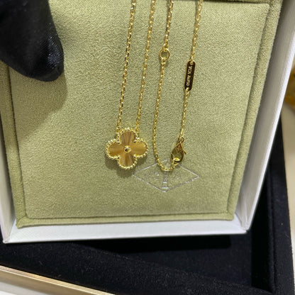 ¡®Aura Jewels¡¯CLOVER 15MM LASER NECKLACE