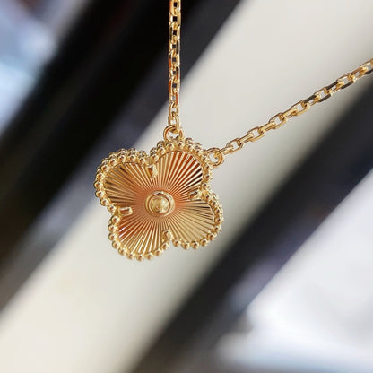 ¡®Aura Jewels¡¯CLOVER 15MM LASER NECKLACE