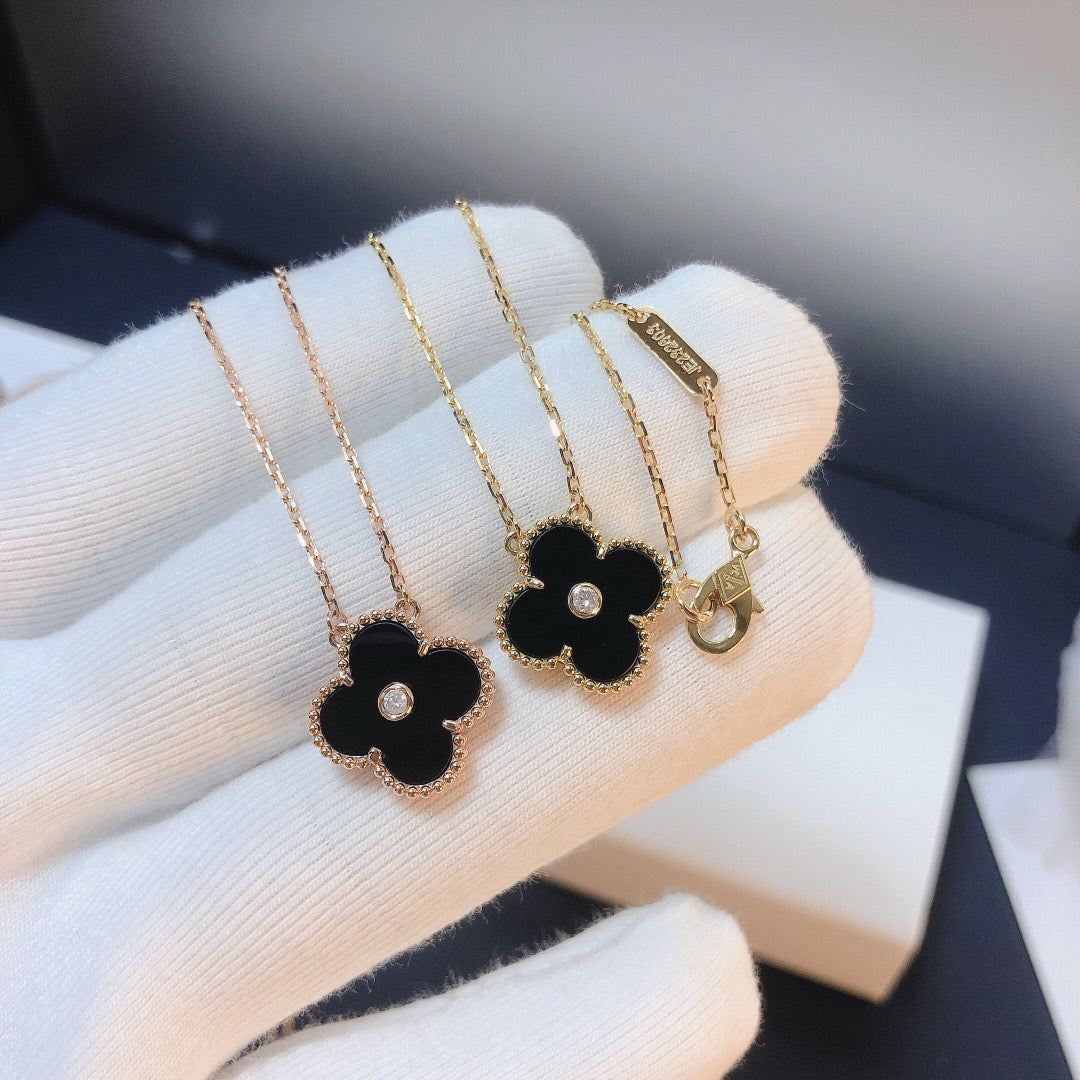 ¡®Aura Jewels¡¯CLOVER 15MM DIAMOND ONYX NECKLACE