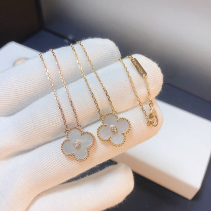 ¡®Aura Jewels¡¯CLOVER 15MM DIAMOND WHITE FRITILLARIA NECKLACE