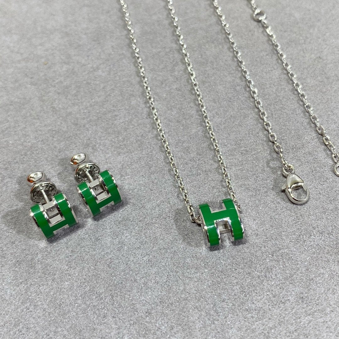 ¡®Aura Jewels¡¯POP H GREEN NECKLACE SILVER AND GOLD