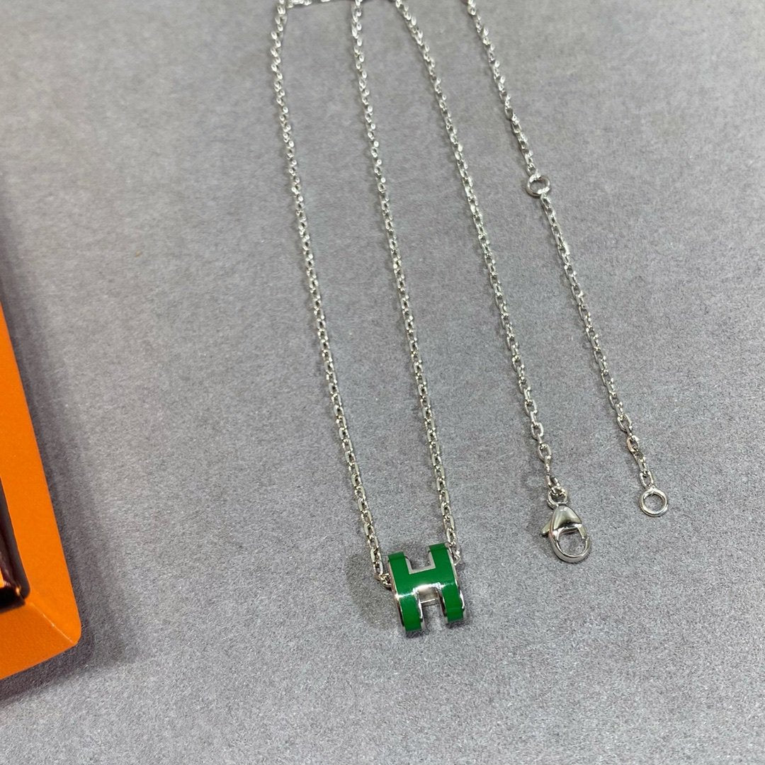 ¡®Aura Jewels¡¯POP H GREEN NECKLACE SILVER AND GOLD