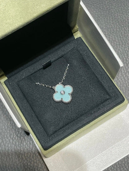 ¡®Aura Jewels¡¯CLOVER 1 DIAMOND LIGHT BLUE SILVER NECKLACE