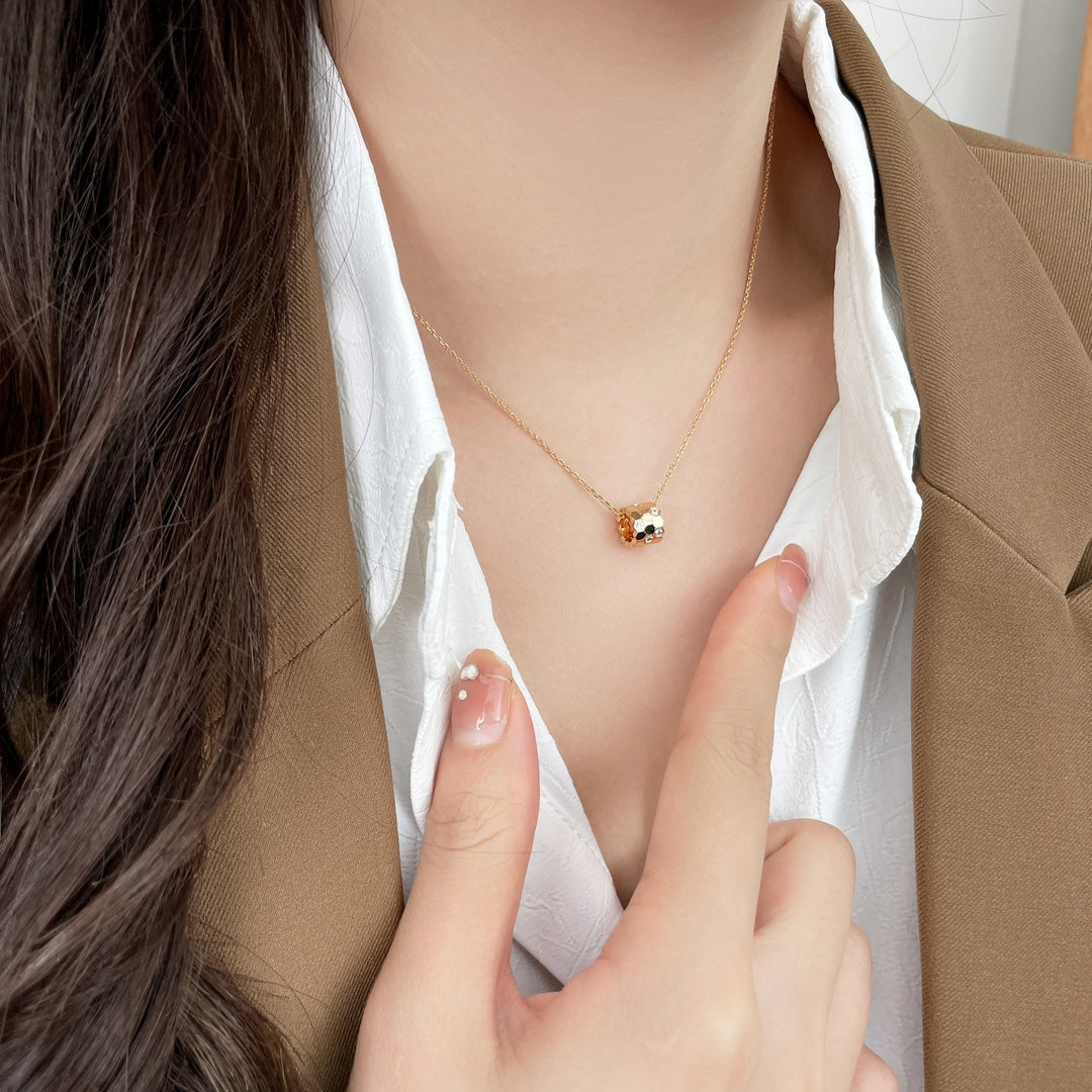 ¡®Aura Jewels¡¯BEE MINI PEDANT DIAMOND NECKLACE
