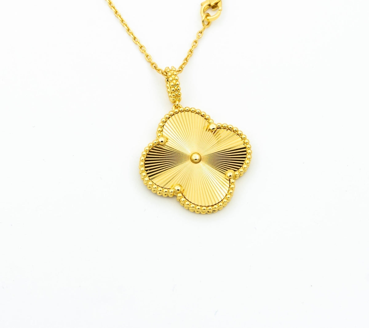¡®Aura Jewels¡¯CLOVER 25MM PEDANT NECKLACE GOLD