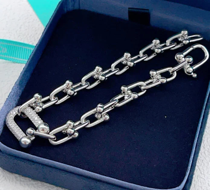 [Aura Jewels] TF HORSESHOE BUCKLE DIAMOND BRACELET