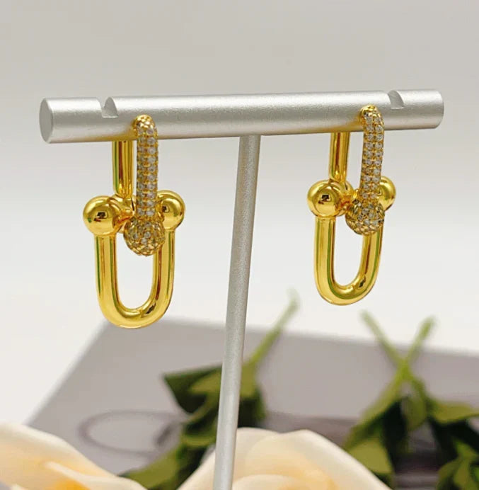 [Aura Jewels]TF HORSESHOE BUCKLE DIAMOND EARRINGS