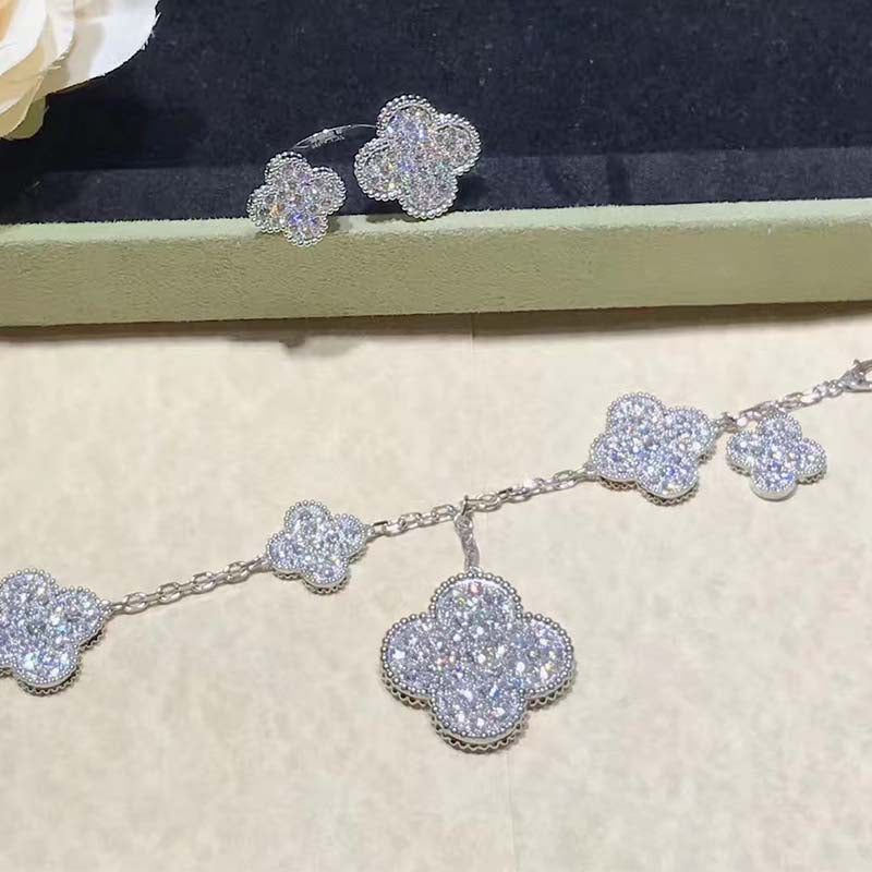 ¡®Aura Jewels¡¯CLOVER 6 MOTIFS SILVER DIAMOND BRACELET