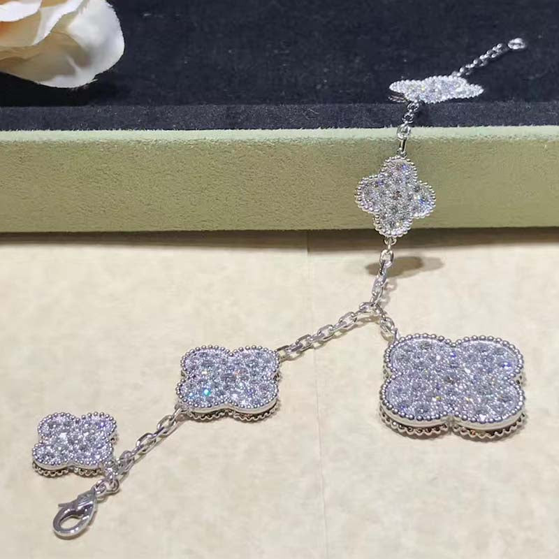 ¡®Aura Jewels¡¯CLOVER 6 MOTIFS SILVER DIAMOND BRACELET