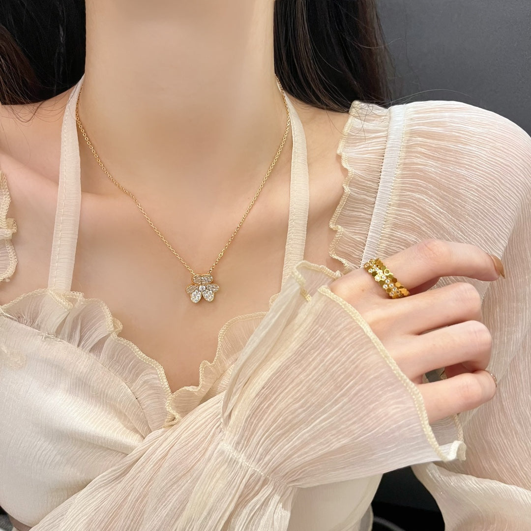 ¡®Aura Jewels¡¯FLOWER DIAMOND NECKLACE