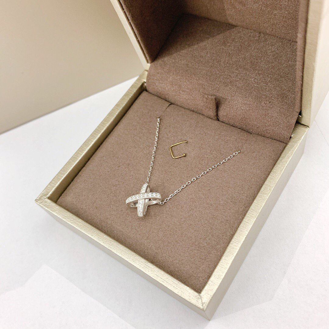 ¡®Aura Jewels¡¯JEUX DE DIAMOND NECKLACE