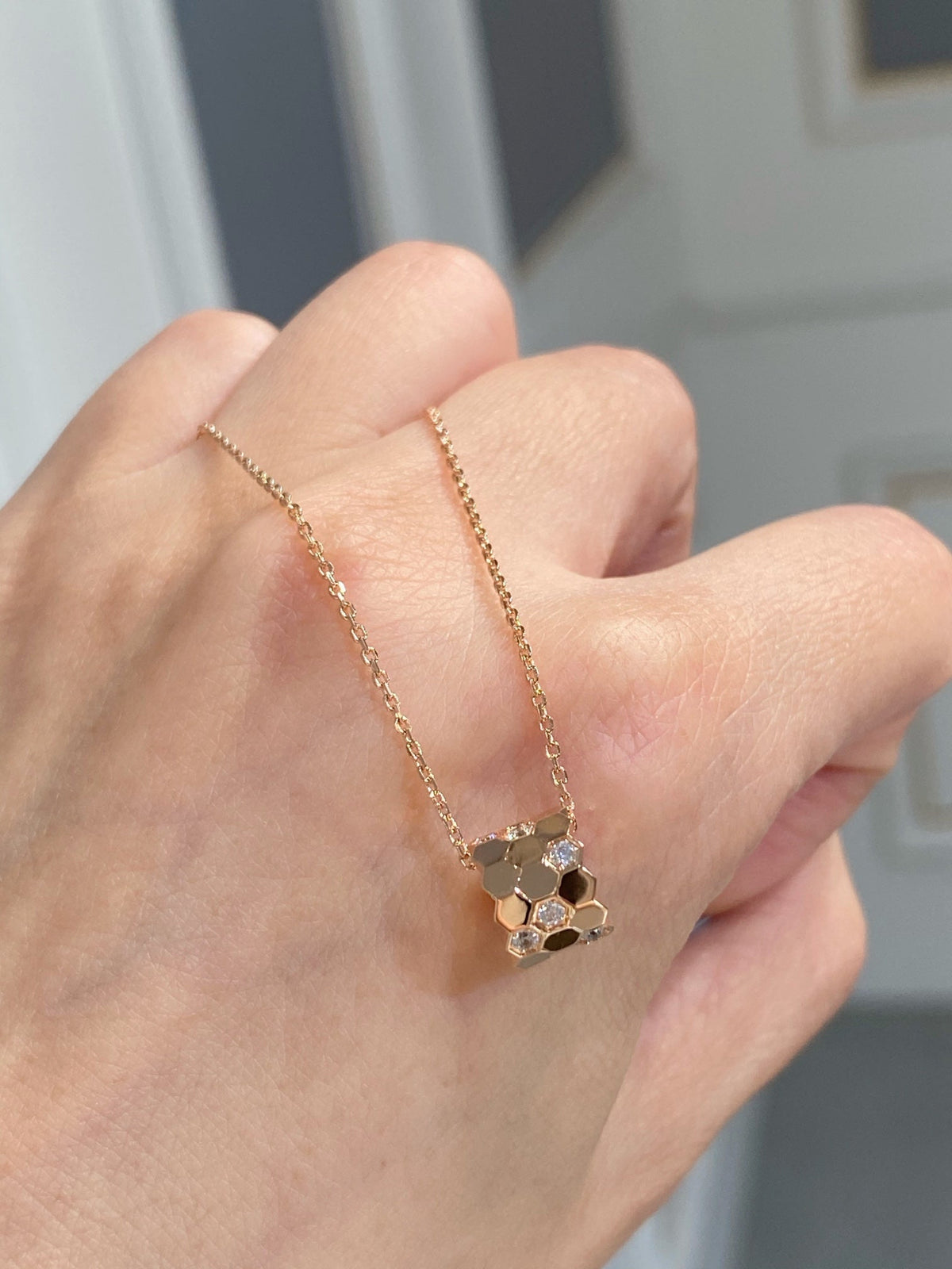 ¡®Aura Jewels¡¯BEE LOVE DIAMOND NECKLACE