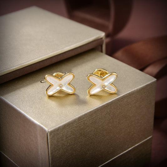 ¡®Aura Jewels¡¯JEUX DE WHITE MOP GOLD DIAMOND EARRINGS