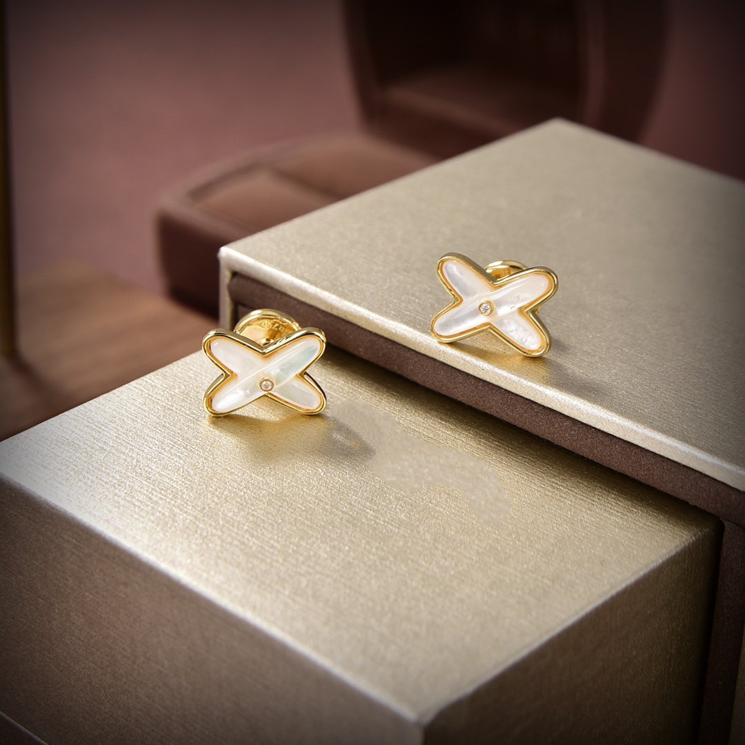 ¡®Aura Jewels¡¯JEUX DE WHITE MOP GOLD DIAMOND EARRINGS