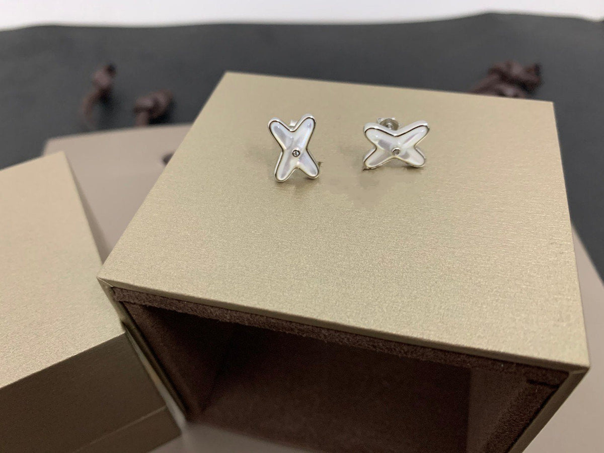 ¡®Aura Jewels¡¯JEUX DE WHITE MOP SILVER DIAMOND EARRINGS