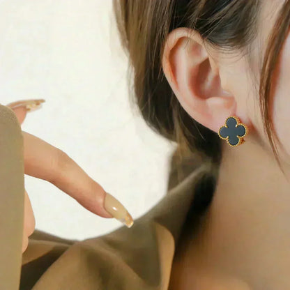 ¡®Aura Jewels¡¯CLOVER MEDIUM 1 MOTIFS  ONYX STUD EARRINGS