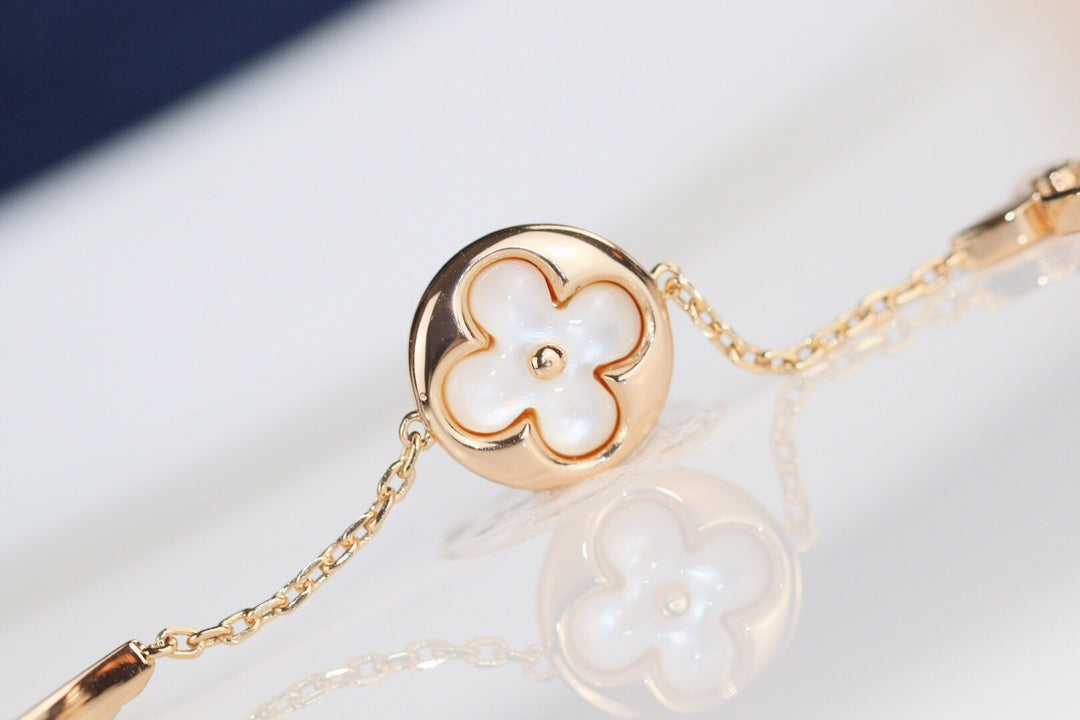 ¡®Aura Jewels¡¯LEAF CLOVER BRACELET